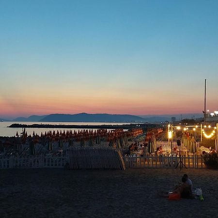 Appartamento Al Mare Di Liguria E Toscana Марина-ди-Масса Экстерьер фото